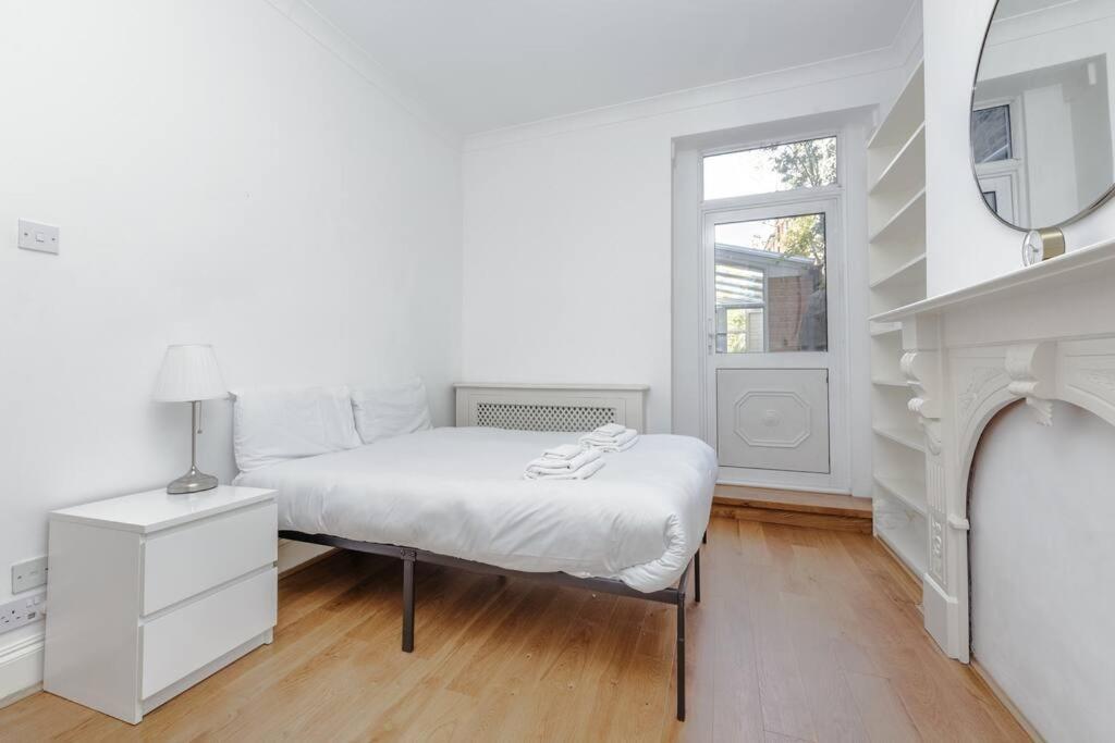 Charming Hampstead Retreat With Patio * Londres