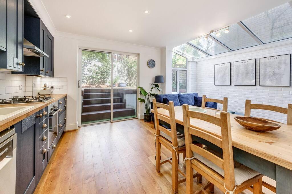 Charming Hampstead Retreat With Patio Appartement *