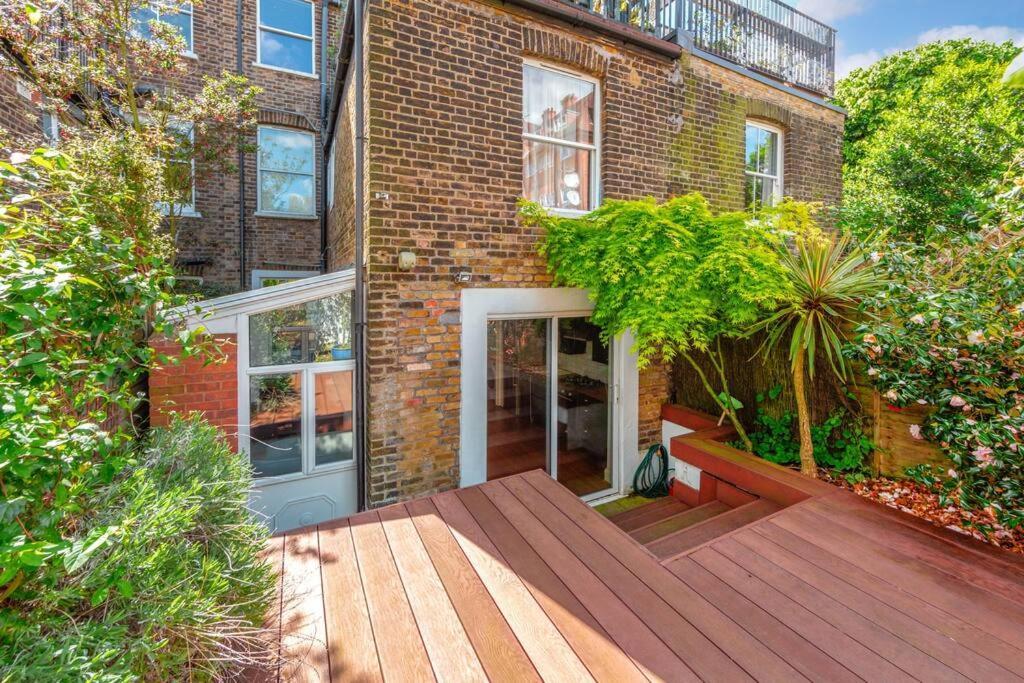 Charming Hampstead Retreat With Patio Appartement
